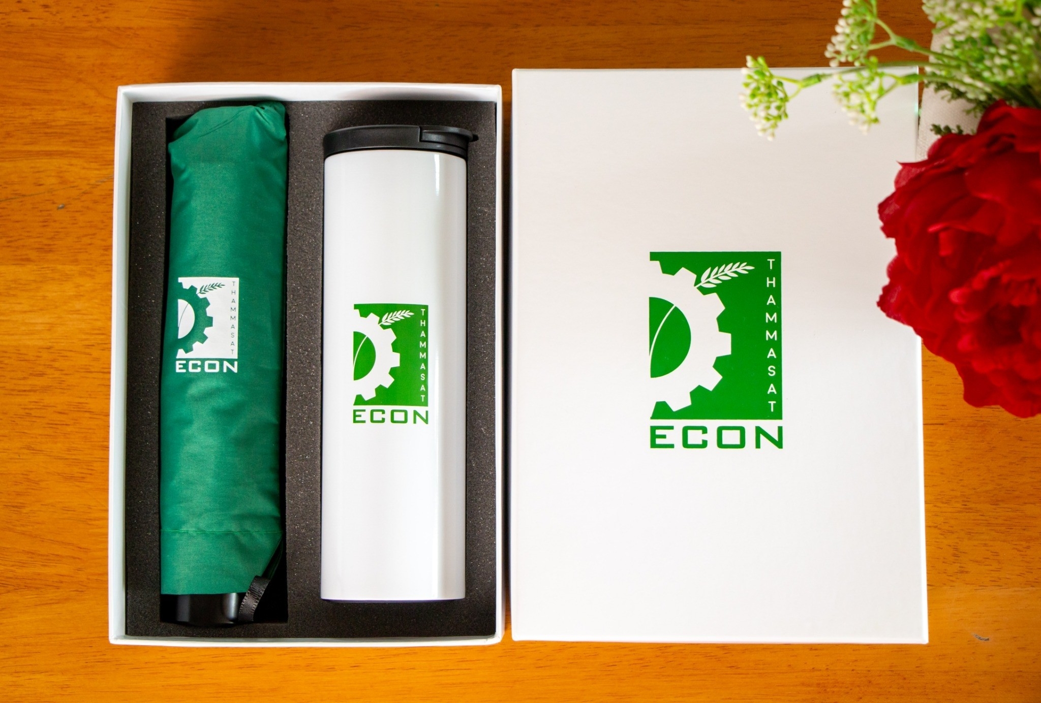 กระบอกน้ำและร่ม